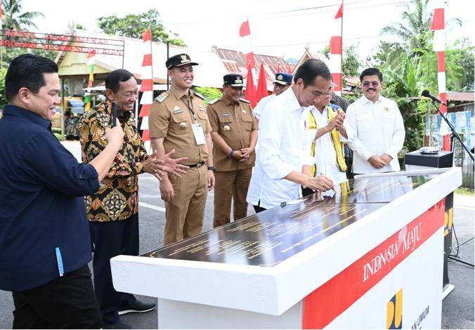 Resmikan 27 Ruas Jalan di Sulsel Senilai Rp669 Miliar, Jokowi: Sudah Halus, Mulus   