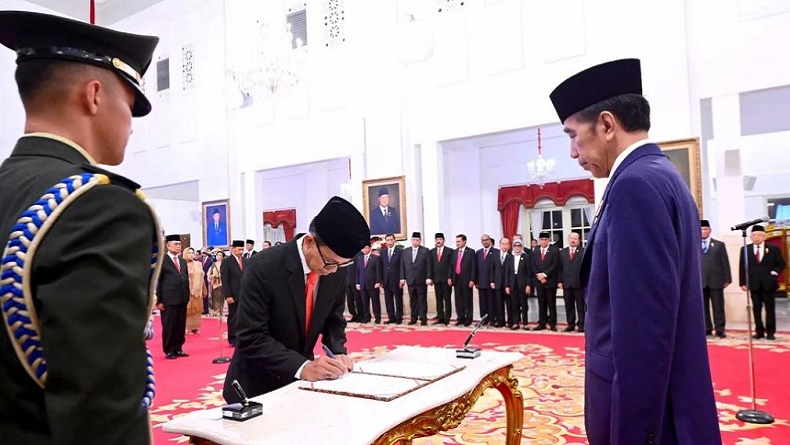 Pujiyono Suwadi Guru Besar UNS Dilantik Jokowi Jadi Ketua Komisi Kejaksaan RI
