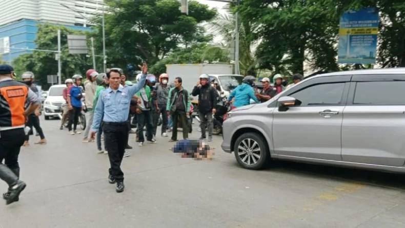 Perempuan Lompat dari Flyover Ancol lalu Tertabrak Mobil, Polisi: Coba Bunuh Diri