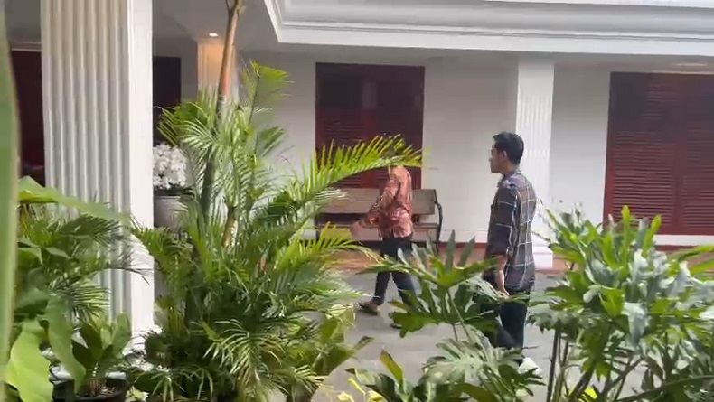Gibran Sambangi Kediaman Prabowo, Bahas Makan Siang Gratis?