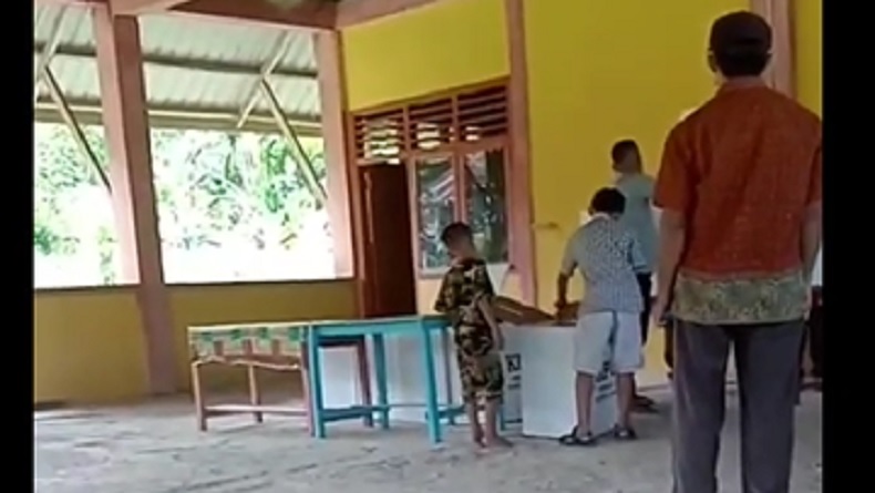Viral Coblos Massal Surat Suara di Nisel Libatkan Anak-Anak, Kini Dilaporkan ke Bawaslu