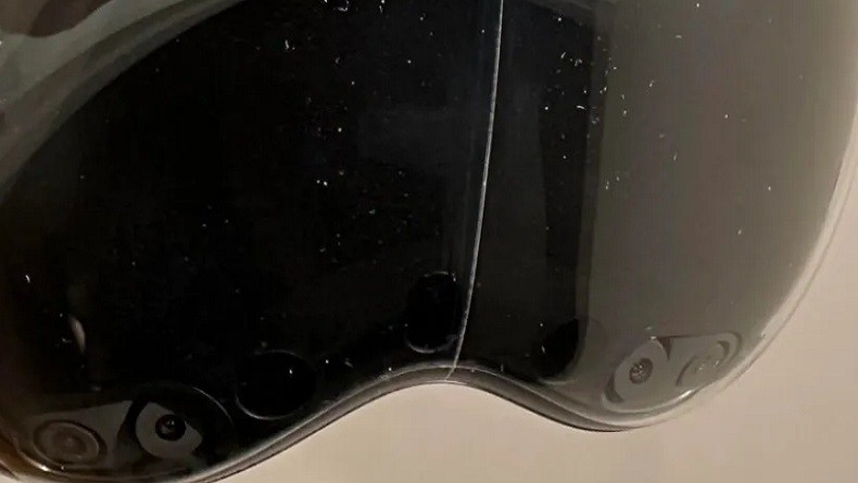 Pemilik Apple Vision Pro Keluhkan Retakan Misterius di Kaca Depan, Diduga karena Panas Berlebih