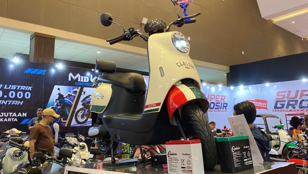 Intip Motor Listrik Termurah di IIMS 2024, Bikin Kaget Harganya Cuma Rp2,9 Juta