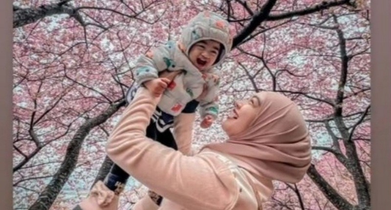 So Sweet, Teuku Ryan Puji Foto Liburan Ria Ricis dan Moana: Cantik