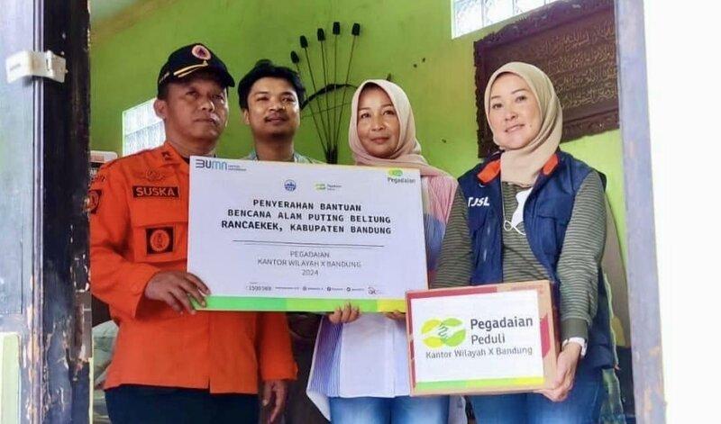 Pegadaian Salurkan Bantuan untuk Warga Terdampak Angin Kencang Rancaekek-Jatinangor