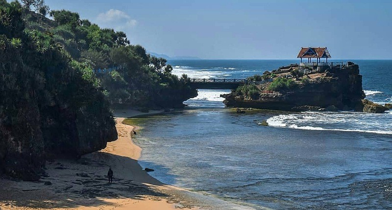 Liburan ke Yogyakarta Rasa Bali, Singgah ke Pantai yang Suasananya seperti Tanah Lot!