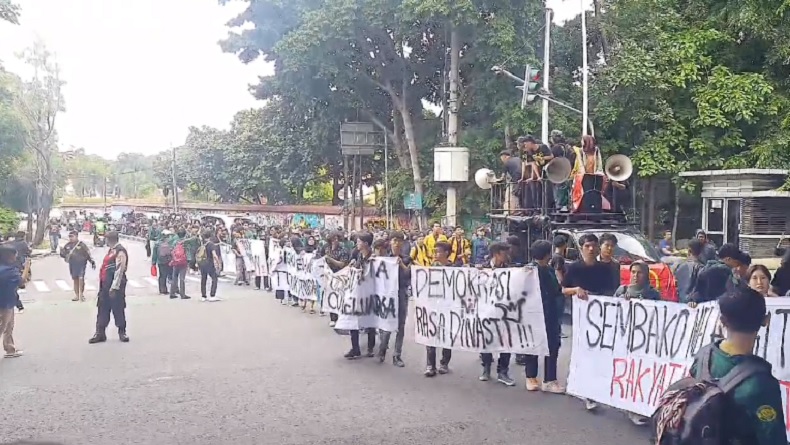 Mahasiswa dan Sivitas Akademika Gelar Aksi Rawamangun Bergerak, Resah dengan Kondisi Negara!