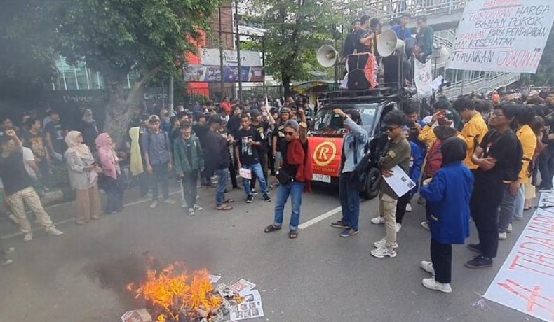 Demonstrasi Rawamangun Bergerak di Depan UNJ, Ini 3 Tuntutan Mahasiswa