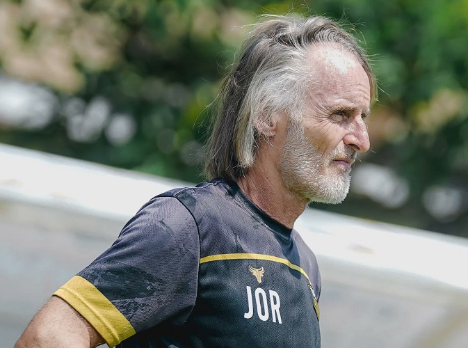 Pelatih Dewa United Merasa Diuntungkan Dijamu Persija Jakarta di Bali