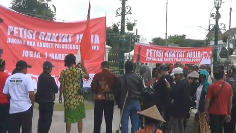 Gerakan Rakyat Yogya Bentangkan Spanduk Dukung Angket DPR  Dugaan Pelanggaran Pemilu 2024