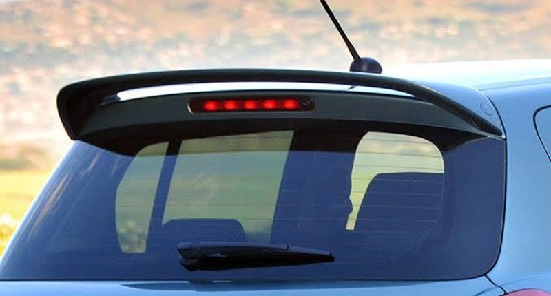 Penting! Ini Fungsi Lampu Rem Belakang Bagian Atas Mobil