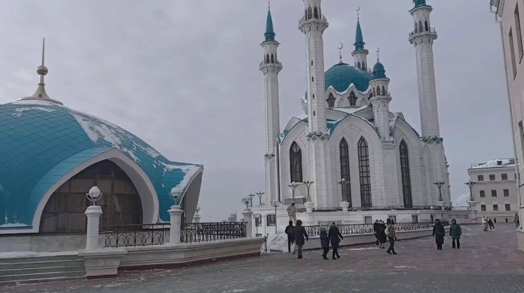 Berkunjung ke Tembok Putih Kazan Kremlin, Wisata Ramah Muslim di Daratan Rusia