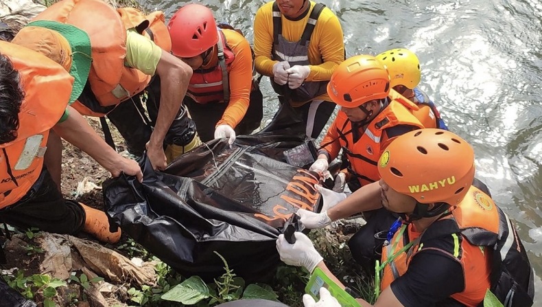 Berenang saat Hujan, 2 Remaja Tewas Tenggelam di Kali Krukut Mampang