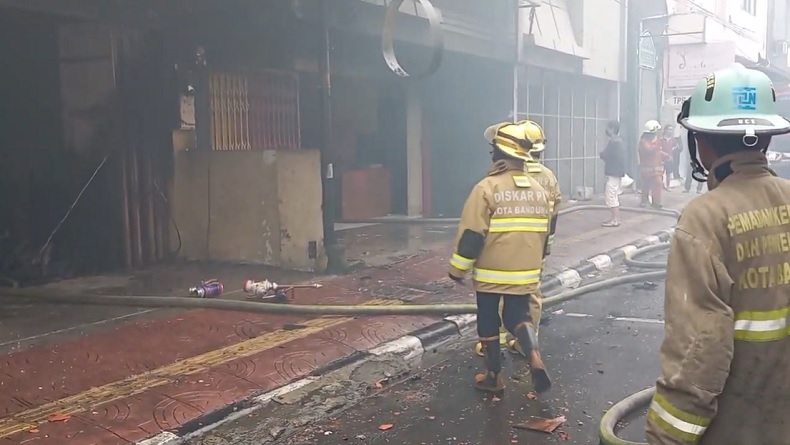 Tabung Gas Bocor, 2 Rumah Makan di Bandung Hangus Terbakar
