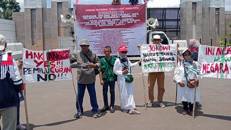Massa Demo di DPR: Hak Angket Yes, Pemilu Curang No!