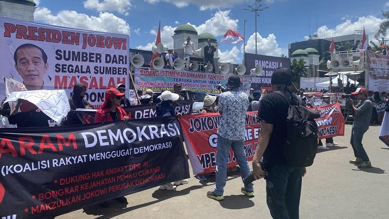 Orasi di Depan Gedung DPR, Refly Harun: Tolak Paslon Curang!