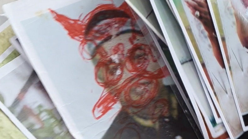 Penampakan Foto Ditusuk Jarum di Rumah Terduga Dukun Santet Tangsel, Ada Polisi hingga Ustaz