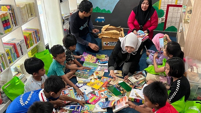 Sambut Hari Dongeng Nasional, MNC Peduli Beri Bantuan Buku Bacaan ke RPTRA Kebon Sirih