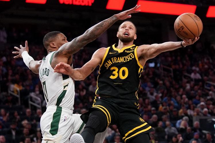Hasil NBA: Stephen Curry Menggila, Golden State Warriors Tumbangkan Milwaukee Bucks