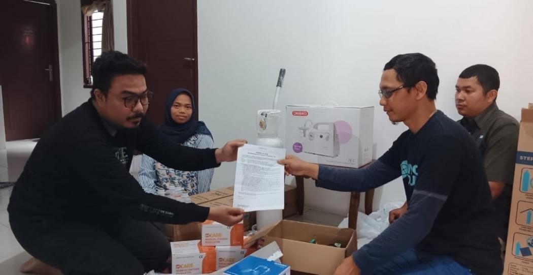 Senyum Bahagia Orang Tua Bayi Pengidap Kelainan di Ciputat Terima Bantuan MNC Peduli