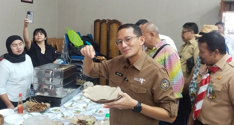 Sandiaga Uno Dukung Program Budi Daya Jamur di SMPN 12 Wijaya Masuk Hotel dan Restoran