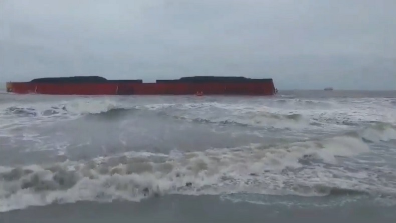 Kapal Tug Boat Dihantam Gelombang di Perairan Pulau Baai Bengkulu, 10 Orang Dievakuasi