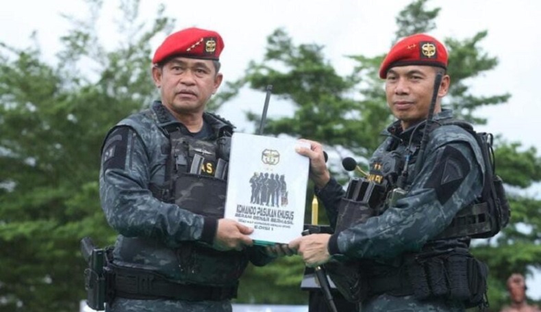 Taklukkan Beragam Materi Gultor, KSAD Jenderal Maruli Terima Brevet Antiteror Kopassus