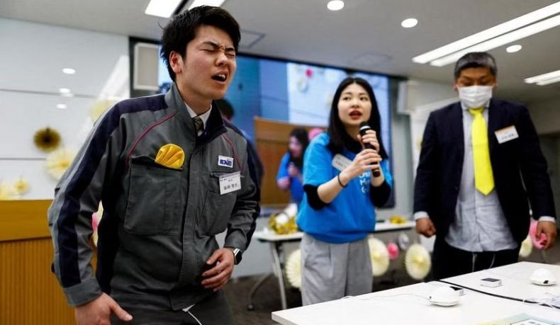 Ketika Karyawan Pria Jalani Simulasi Merasakan Sakitnya Haid: Saya Tak Bisa Bergerak!