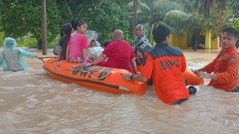 Banjir Rendam 8.118 Rumah di Padang Setinggi 1,5 Meter, 2.947 Orang Mengungsi