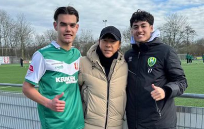 Striker Ganas Liga Belanda Jens Raven Foto bareng Shin Tae-yong, Sinyal Gabung Timnas Indonesia?