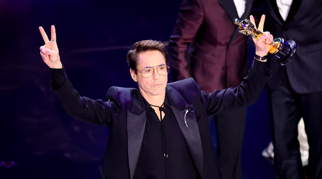 Robert Downey Jr Jadi Aktor Pendukung Terbaik di Oscar 2024