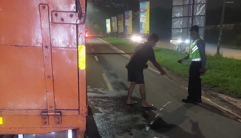 Motor Tabrak Truk Parkir di Pinggir Jalan Rawa Buntu Serpong, 1 Orang Tewas