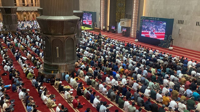 Salat Tarawih Malam Pertama, Masjid Istiqlal Dipadati Jemaah