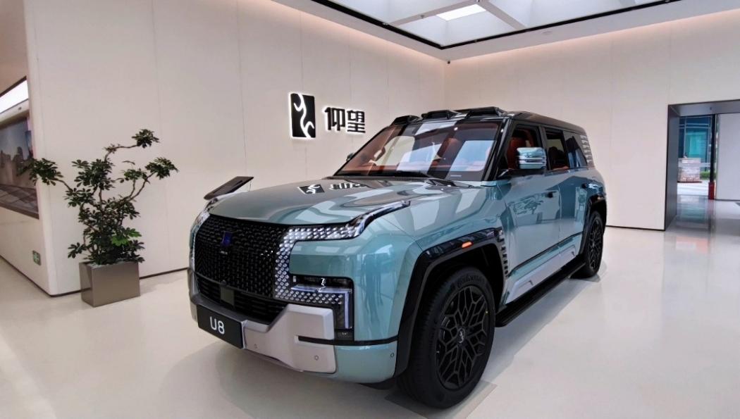 Mengintip Kecanggihan Mobil China YangWang U8, Bisa Berputar 360 Derajat dan Mengapung di Air