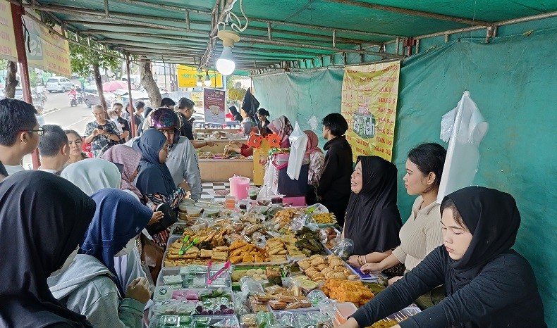 Serunya Berburu Makanan jelang Buka Puasa di Pusat Takjil Bangbarung Kota Bogor