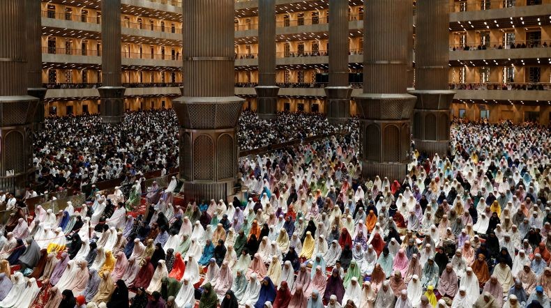 Tata Cara Shalat Tarawih 11 Rakaat 4 4 3, Lengkap Bacaan Niat & Doa Witir