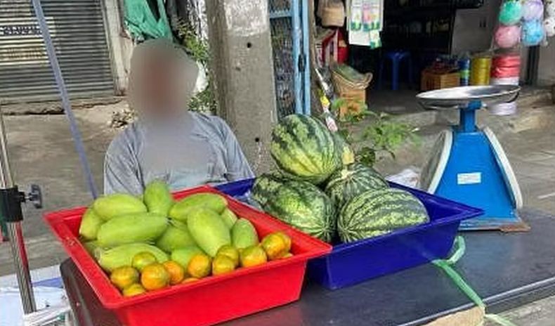 Viral, Tukang Buah Ini Terpaksa Jual Mata demi Bayar Utang 