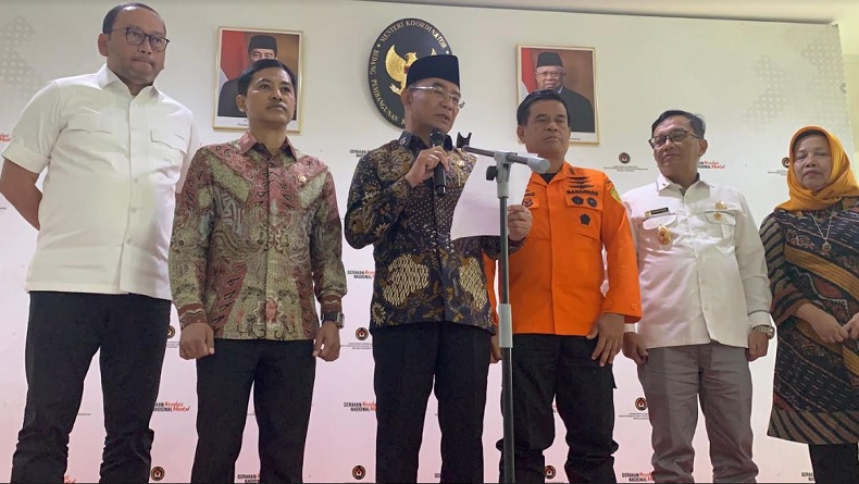 Menko PMK: Korban Banjir dan Longsor di Pesisir Selatan-Padang Pariaman Akan Direlokasi