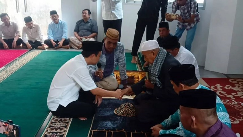Berkah Ramadan, Dwi Wijaya Plt Kadis Kesehatan Pidie Aceh Jadi Mualaf