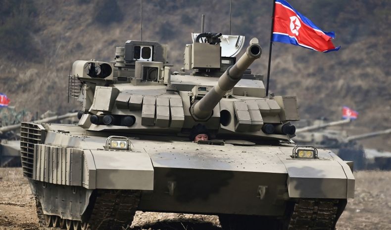 Wow, Kim Jong Un Kemudikan Tank saat Latihan Perang 