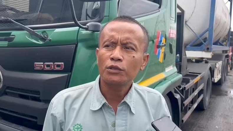 Cerita Sopir Truk Terjebak Belasan Jam di Pantura Semarang akibat Banjir