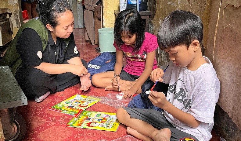 MNC Peduli Bagikan Peralatan Sekolah untuk Anak-anak di Kebon Sirih