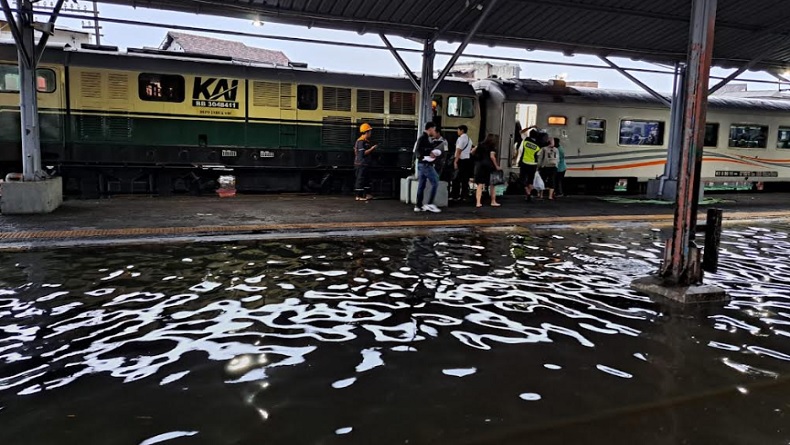 Banjir Semarang, 10 Rute Kereta Dialihkan ke Jalur Selatan dan 4 Perjalanan Dibatalkan