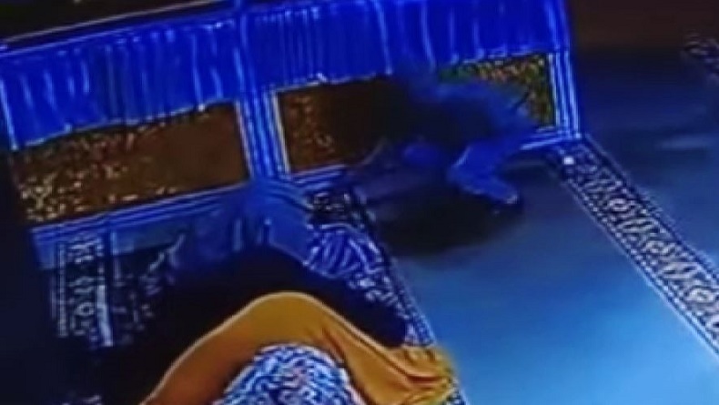 Terekam CCTV, Pria di Malang Pura-Pura Salat di Masjid Ternyata Curi Barang Jemaah