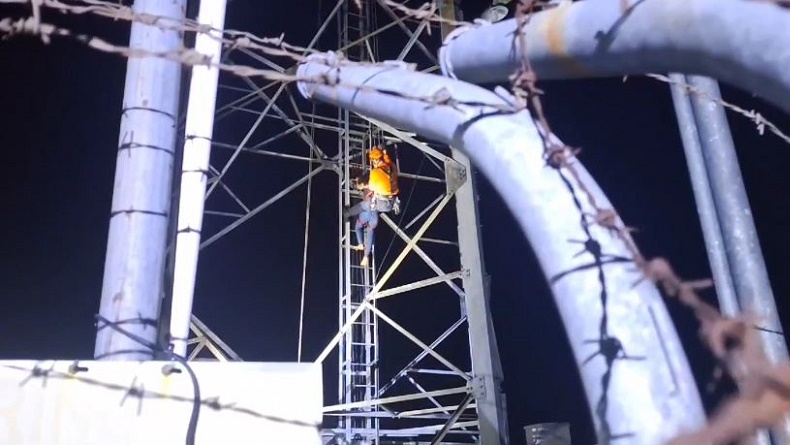 Balikpapan Geger, Perempuan Muda Nekat Panjat Tower 30 Meter Coba Bunuh Diri