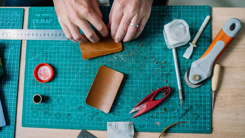 Cara Menghilangkan Lem Korea di Tangan Secara Aman dan Mudah