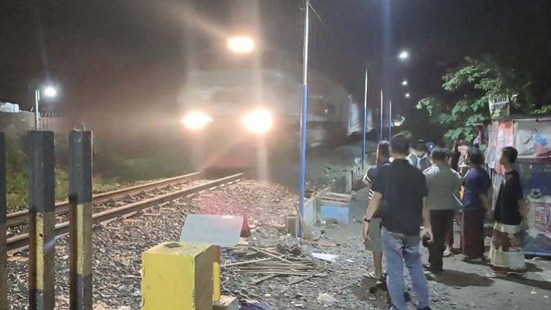 Kecelakaan Kereta Tabrak Pemotor di Kediri, 1 Orang Luka Berat