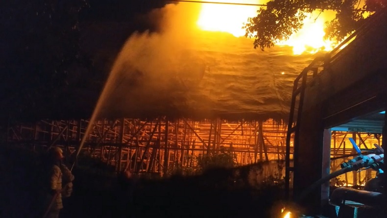 Gudang Milik PTPN di Jember Terbakar, Warga Panik Lihat Api Berkobar dan Asap Tebal