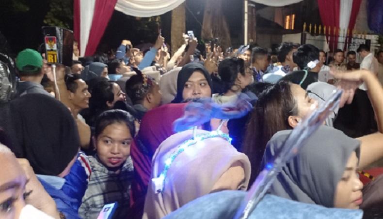 Relawan Bersorak Prabowo-Gibran Menang Pilpres 2024, Lagu Oke Gas Diputar di Kertanegara