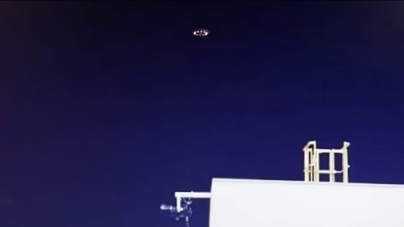 Benda Diduga UFO Melayang di Atas Anjungan Minyak Meksiko, Penduduk Setempat Percaya Ada Pangkalan Alien